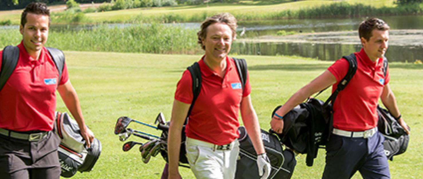 Frits Sissing met 2 golfers op golfveld