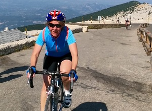 Onderzoeker Renske op de fiets