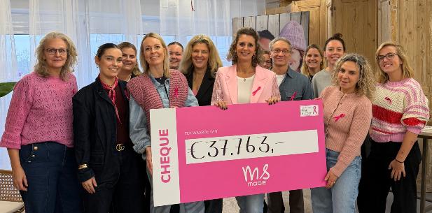 Pink Ribbon cheque-overhandiging  MS Mode 2025