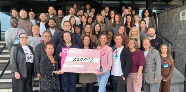 Pink Ribbon cheque overhandiging  Primark 2025