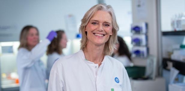 Prof Madelon Maurice aan het werk