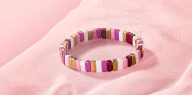 De Pink Ribbon armband van 2026