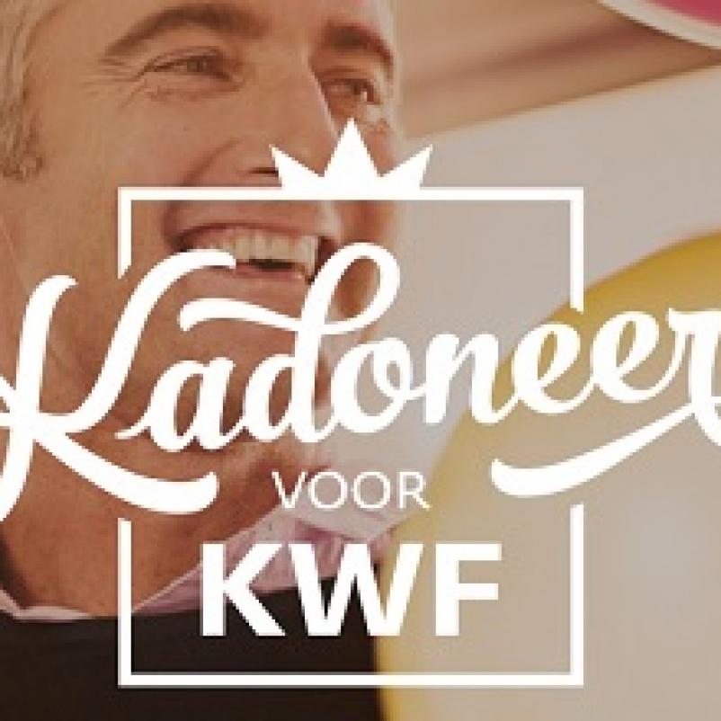 Lachende man met tekst Kadoneer voor KWF