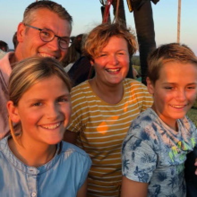 Wim met gezin in luchtballon