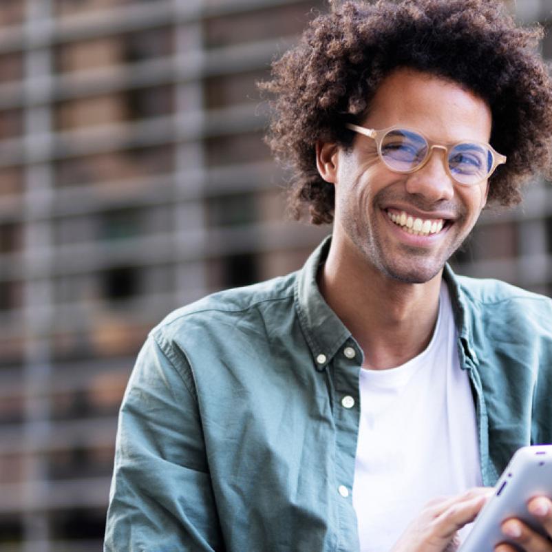 man met tablet
