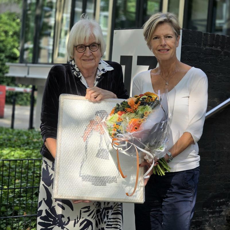 Onderzoeker Liesbeth de Vries en KWF-directeur Dorine Manson