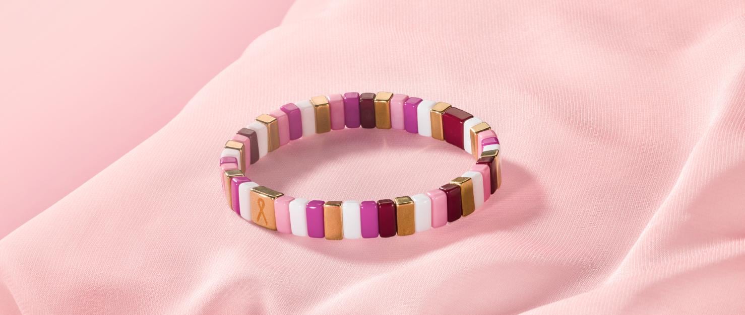De Pink Ribbon armband van 2026