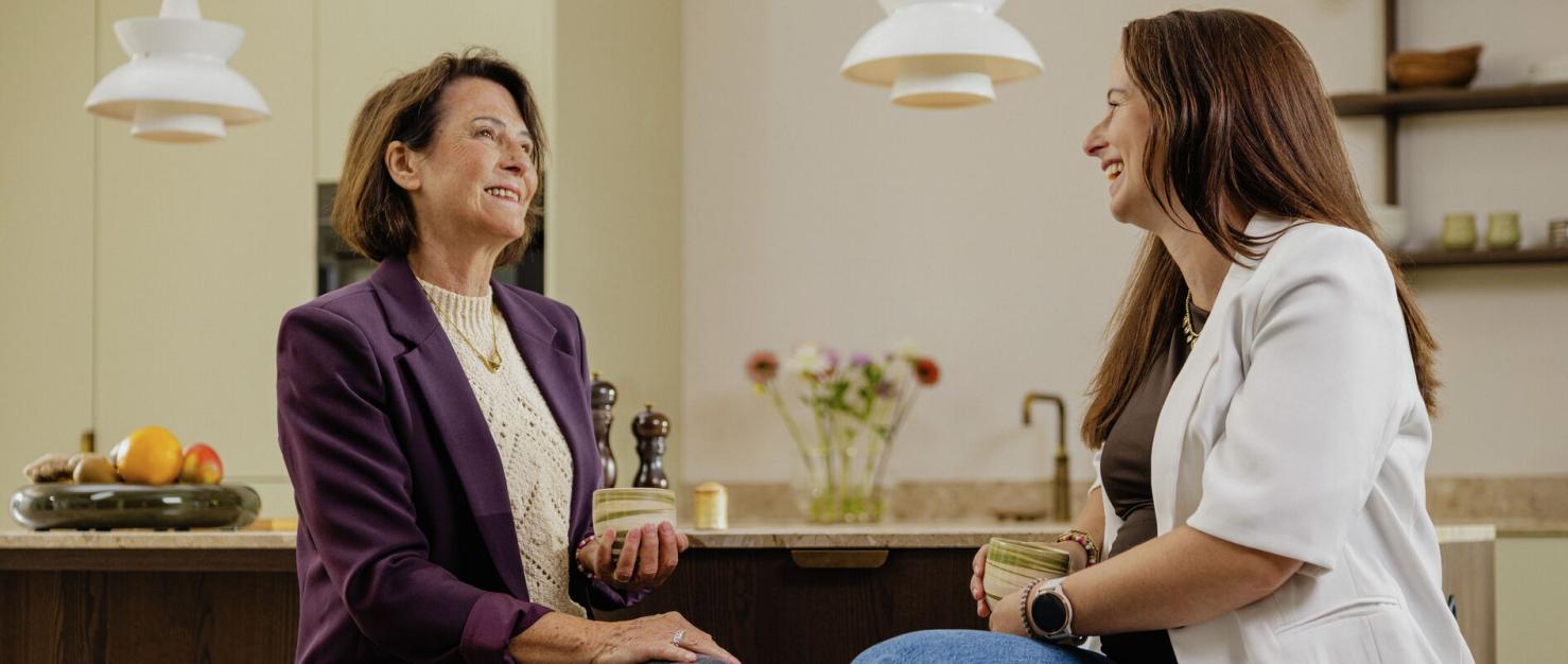 Moeder en dochter in gesprek